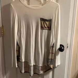 Thin long sleeved tunic with cute plaid detail